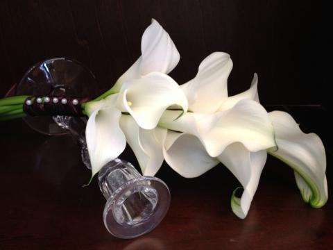 Product-165 White lily floral arrangement for weddings — Flower Empire Aurora florist serving Markham