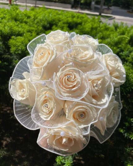 Ivory rose bridesmaid posy with ribbon-wrapped handle